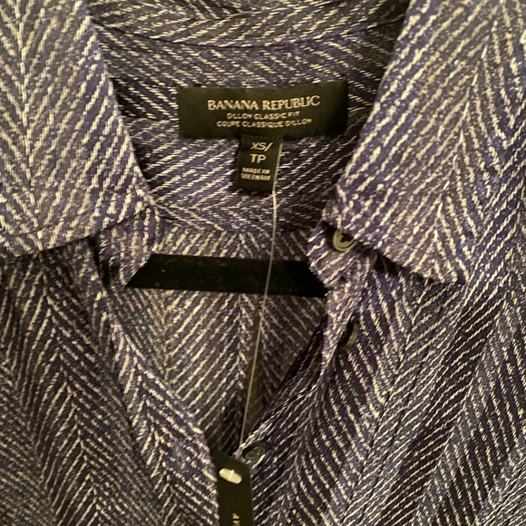 Brand new Express blouse. Petite size 4 - Picture 2 of 4